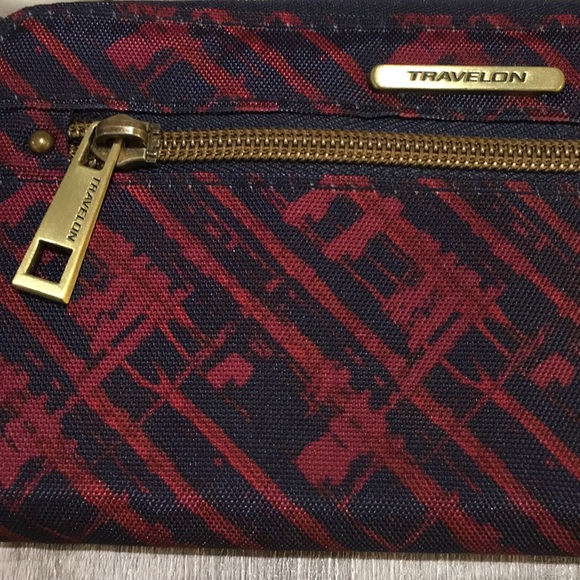 Travelon Wristlet/ Wallet - Picture 2 of 7